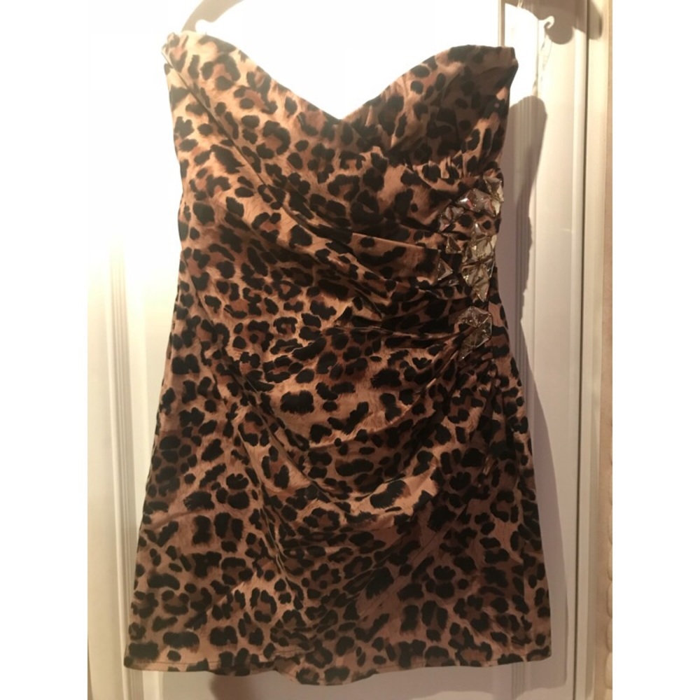 Sexy strapless Leopard dress